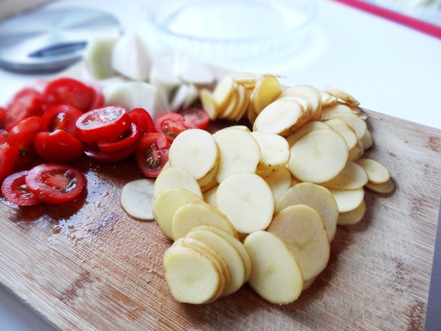 Rezept: Veganes Kartoffel-Kohlrabi-Tomaten-Gratin | Lisibloggt